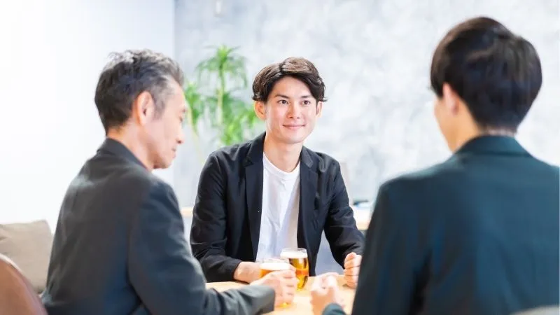 先輩 後輩 ビール 飲み会