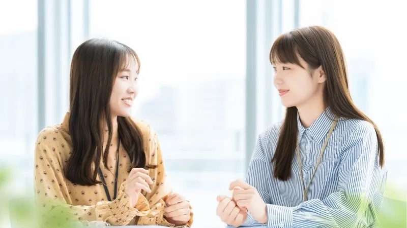 女性二人