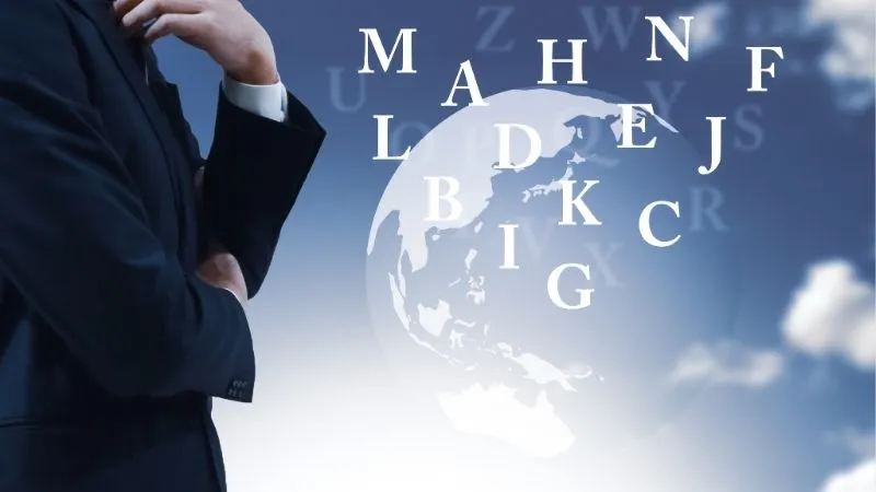 男の人が英語と地球を見て悩んでいる