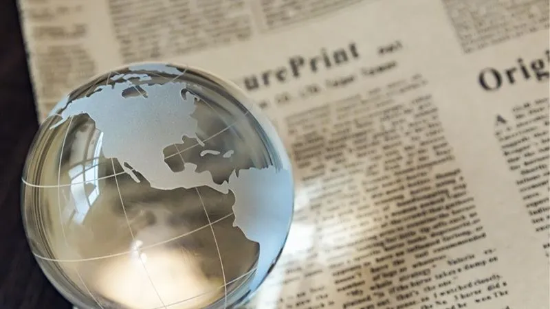 英文とガラスの球